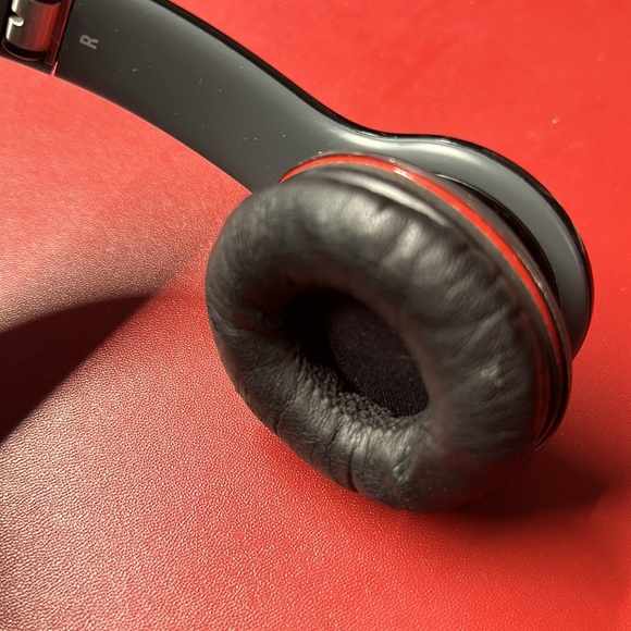 Pre-own Beats by dr.dre solo HD headphone - Picture 4 of 9